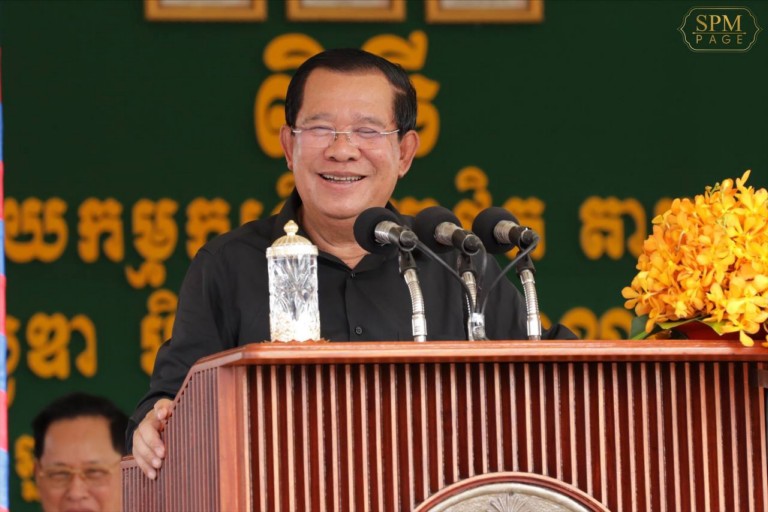 សម្តេច​តេជោ ហ៊ុន សែន អញ្ជើញ​ចុះ​ជួប​កម្មករ កម្មការិនី​ជិត​២​ម៉ឺន​នាក់​ជា​បន្ត​ទៀត នៅ​ស្រុក​ត្រាំកក់ ខេត្តតាកែវ​