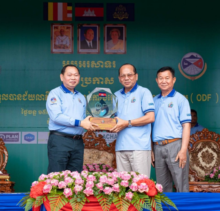 ឯកឧត្តម ឆាយ ឫទ្ធិ​សែន រដ្ឋមន្ត្រីក្រសួង​អភិវឌ្ឍន៍ជនបទ បាន​អញ្ជើញ​ជា​អធិបតី​ក្នុង ពី​ធី​ប្រកាស​ទទួលស្គាល់​ជា​ផ្លូវការ ខេត្ត​កំពត​ជា​ខេត្ត​ទី​២១ ទទួលបាន​ជ័យលាភី​បញ្ចប់​ការ​បន្ទោបង់​ពាសវាល​ពាសកាល (ODF)