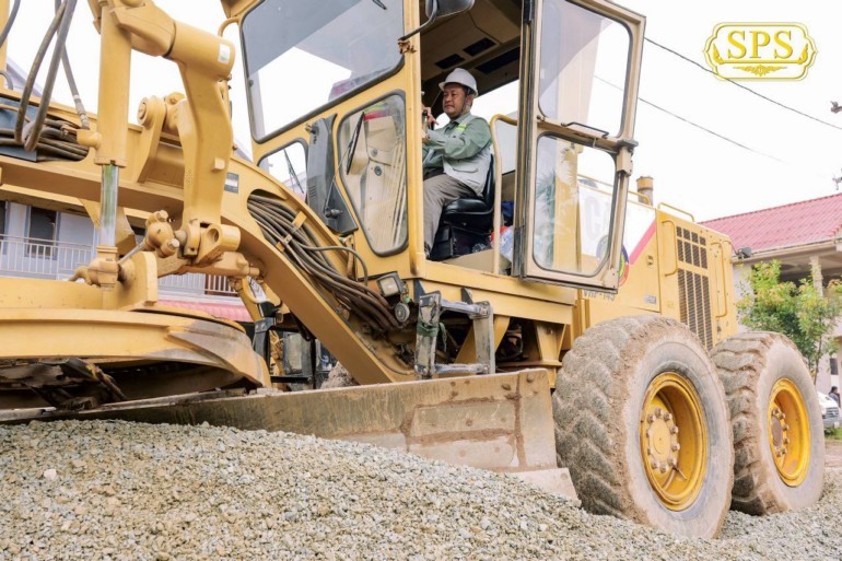 ពិធី​បើក​ការដ្ឋាន​សាងសង់​ផ្លូវ​បេតុង​ជា​អំណោយ​របស់​សម្ដេច​ធិបតី ហ៊ុន ម៉ា​ណែ​ត ជូន​ប្រជាពលរដ្ឋ​ខេត្ត​កែប​