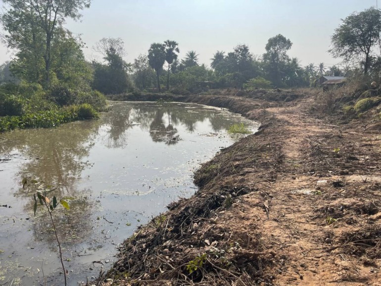 ​អភិបាល​ស្រុក​ឈូក ចុះ​ជំរុញ​ការងារ​ស្ដារ​ប្រឡាយទឹក ដើម្បី​បម្រើ​ផលប្រយោជន៍​ពលរដ្ឋ និង​ប្រែក្លាយជា​តំបន់​ទេសចរណ៍​