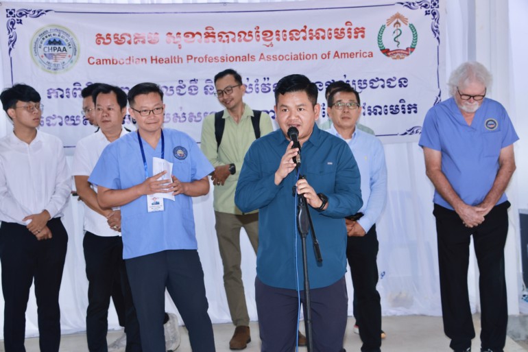 ស​.​ស​.​យ​.​ក​. ស្រុក​ឈូក សហការ​ជាមួយ​គ្រូពេទ្យ​ស្ម័គ្រចិត្ត​មកពី​អាមេរិក ផ្តល់​សេវា​ព្យាបាល និង​ចែក​វ៉ែនតា​ជូន​ពលរដ្ឋ​ដោយ​ឥតគិតថ្លៃ​