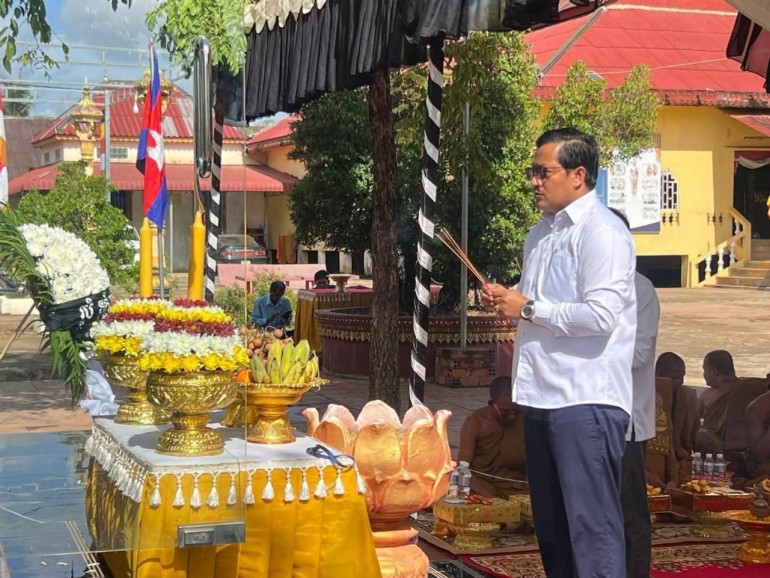 រដ្ឋបាល​ស្រុក​ឈូក រៀបចំ​ពិធី​ទិវា​ជាតិ​នៃ​ការចងចាំ ២០ ឧសភា ដើម្បី​ឧទ្ទិស​កុសល​ដល់​ជនរងគ្រោះ​ក្នុង​របប ប៉ុល ពត​