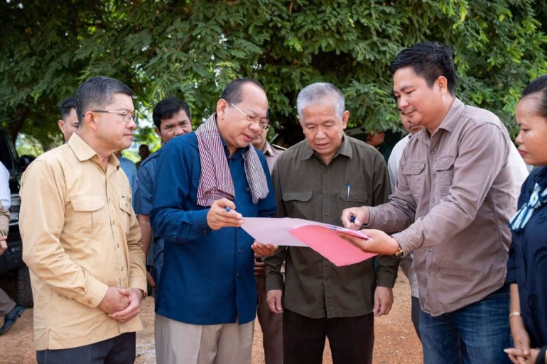 ឯកឧត្តម ប៊ុន ច័ន្ទ​វណ្ណៈ​៖ ការស្ថាបនា​និង​ស្តារ​ហេដ្ឋារចនាសម្ព័ន្ធ​ជនបទ គឺជា​ការ​ធ្វើ​ពិពិធ​កម្ម​សេដ្ឋកិច្ច​ជូន​ពលរដ្ឋ​