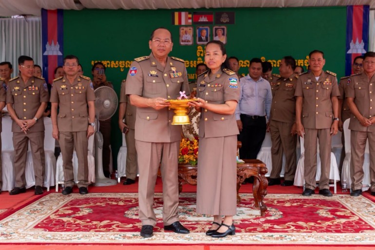 អភិបាល​ខេត្ត​កំពត ជំរុញ​ឱ្យ​អាជ្ញាធរ​គ្រប់​ជាន់ថ្នាក់​ត្រូវ​នៅ​ឱ្យ​កៀក និង​បញ្ចូល​ខ្លួន​ជា​សមាជិក​គ្រួសារ​ជាមួយ​ប្រជាពលរដ្ឋ​